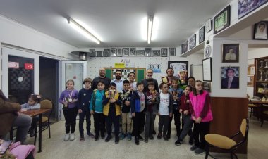 YUSUF DEĞİRMENCİOĞLU ANI SATRANÇ TURNUVASININ ÖDÜL TÖRENİ YAPILDI